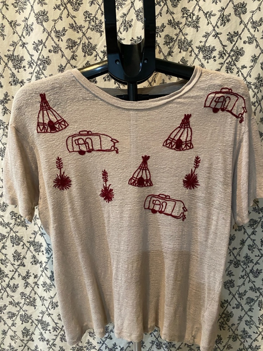 Linen Tee with Red Caravan & Teepee Embroidery